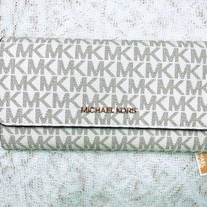 Michael Kors Jet Set Travel Large Trifold Wallet